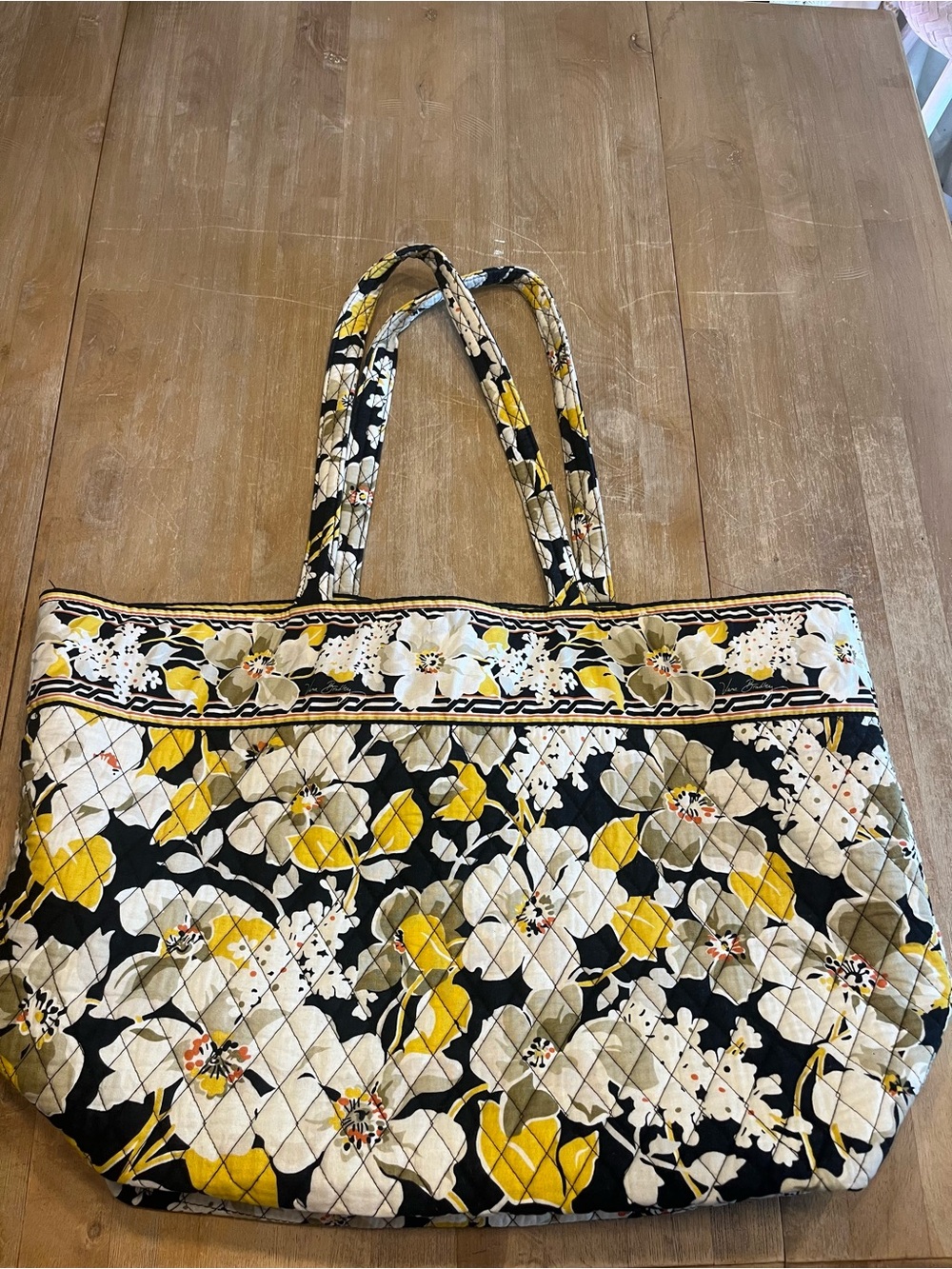 Vera Bradley Grand Tote in Retired Dogwood Pattern Quilted Floral - Picture 3 of 6